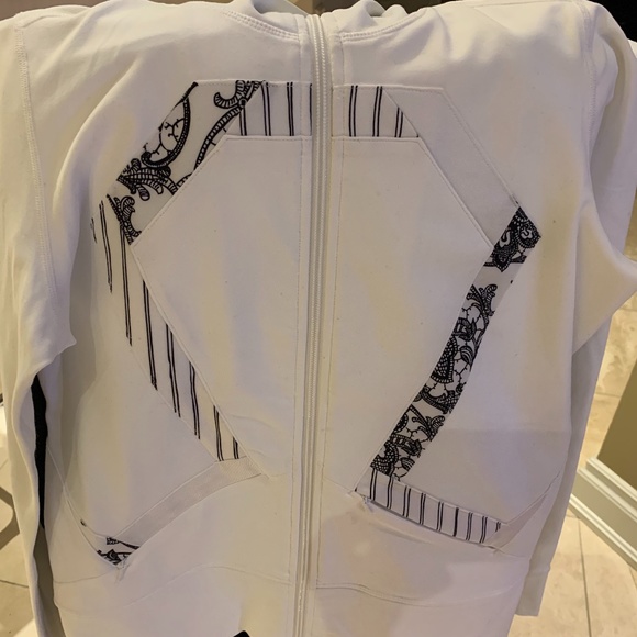 Lululemon Origami Stride Jacket, Size 6, White and Black (SE) - Picture 12 of 12